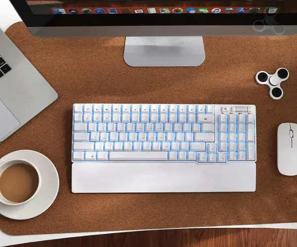 96 TECLAS, REDEFINEN LOS TECLADOS DE TAMAÑO COMPLETO